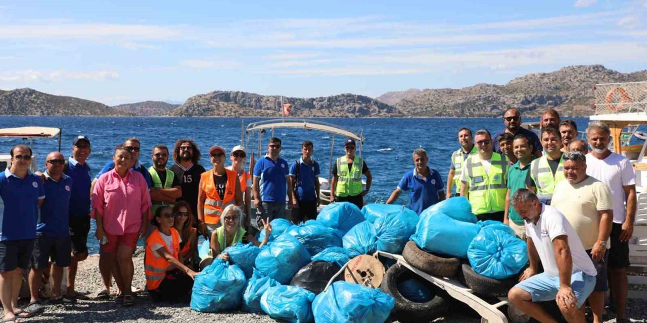 Marmaris Sögüt koylarından 125 torba atık toplandı