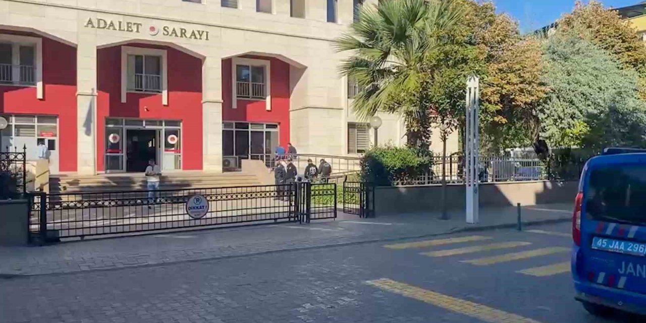 Manisa’da 11 öğrencinin yaralandığı silahlı saldırıda 10 şüpheli adliyeye sevk edildi