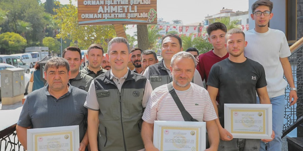Turgutlu’daki yangın kahramanlarına teşekkür plaketi