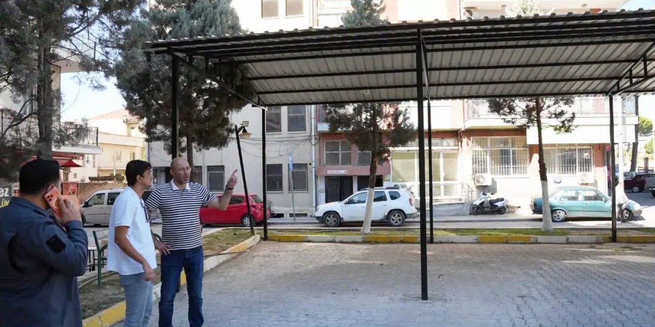 Germencik’te minibüs durağına gölgelik tente uygulaması