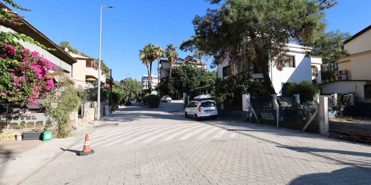 Marmaris Adaköy’de yollar yenilendi
