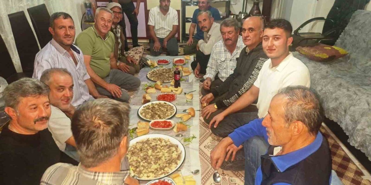 Hisarcık’ta asırlık gelenek: Avcılar tavşan etli tirit sofrasında buluştu