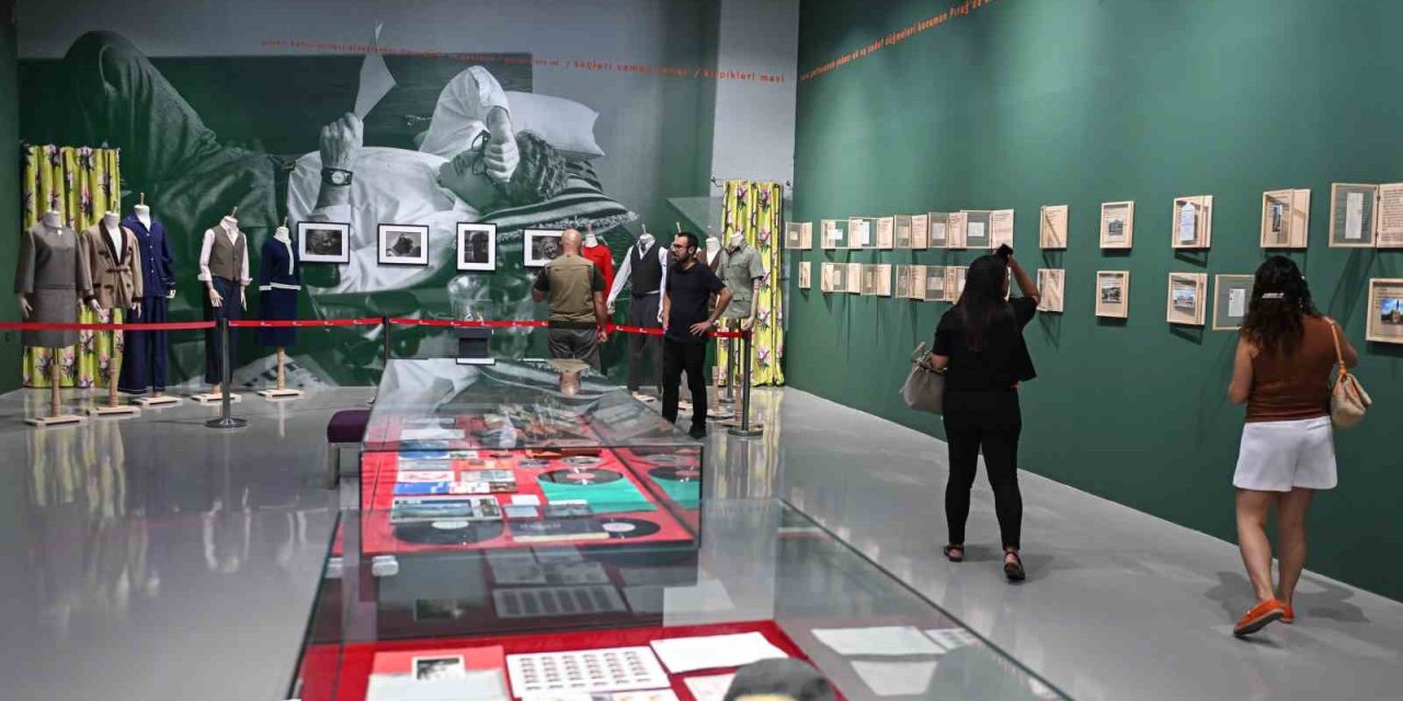 İZKİTAP ziyaretçileri Kültürpark’taki sergileri keşfetti