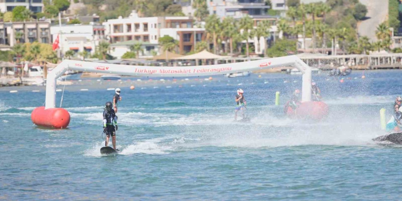 Bodrum’da deniz üzerinde hız ve adrenalin yarışı