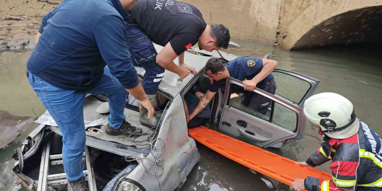 Karacasu’da otomobil kanala uçtu
