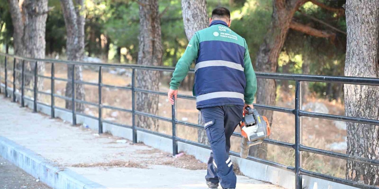 Manisa’nın tarihi ve doğal güzelliklerine uzanan yolda temizlik çalışması