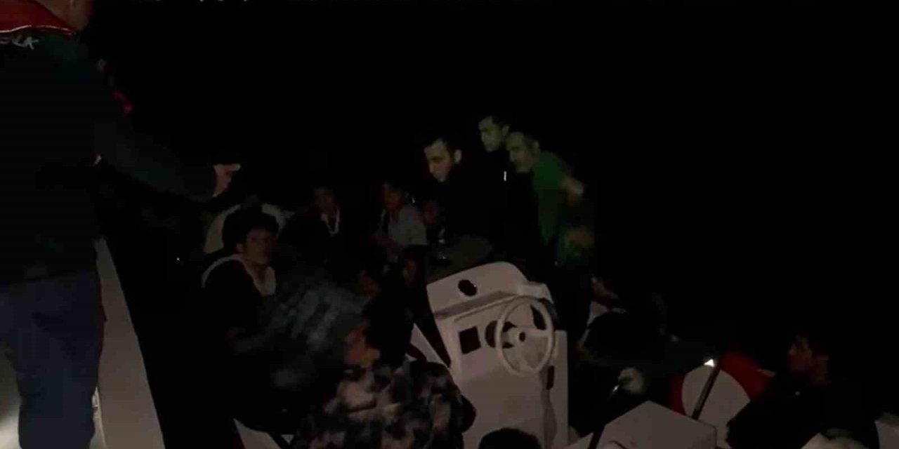 Mobil radar tespit etti, düzensiz göçmenler yakalandı
