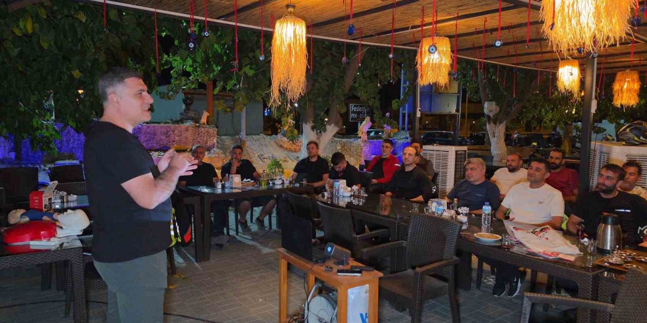 Motosiklet tutkunları ilkyardım eğitimi aldı