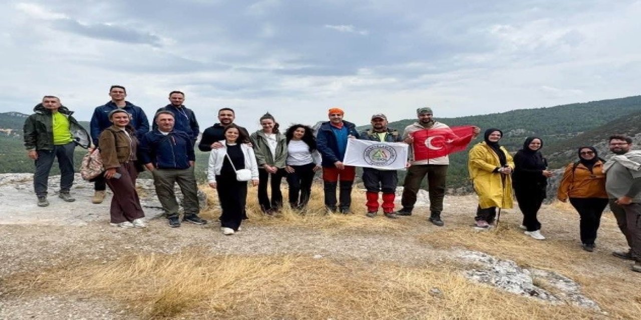 Kütahyalı dağcılar, İkitaş Kanyonu’nda 15 kilometre yürüdü