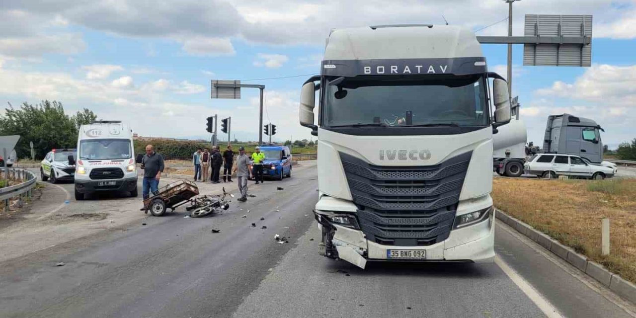 Manisa’da sepetli motosiklet tırla çarpıştı: 1 ölü