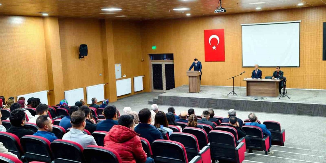 Hisarcık’ta eğitim yöneticileri ve öğretmenlerle toplantı