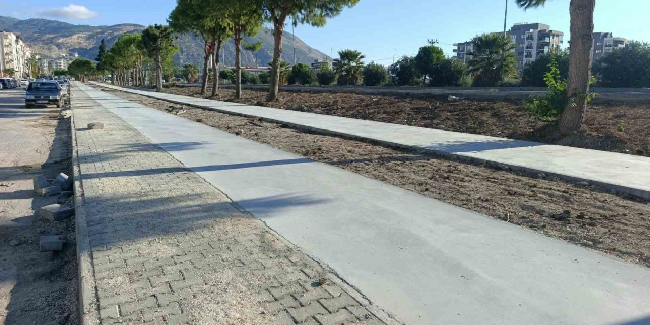 Söke’de Bisiklet ve Yürüyüş Yolu Projesi’nde beton döküm çalışması tamamlandı