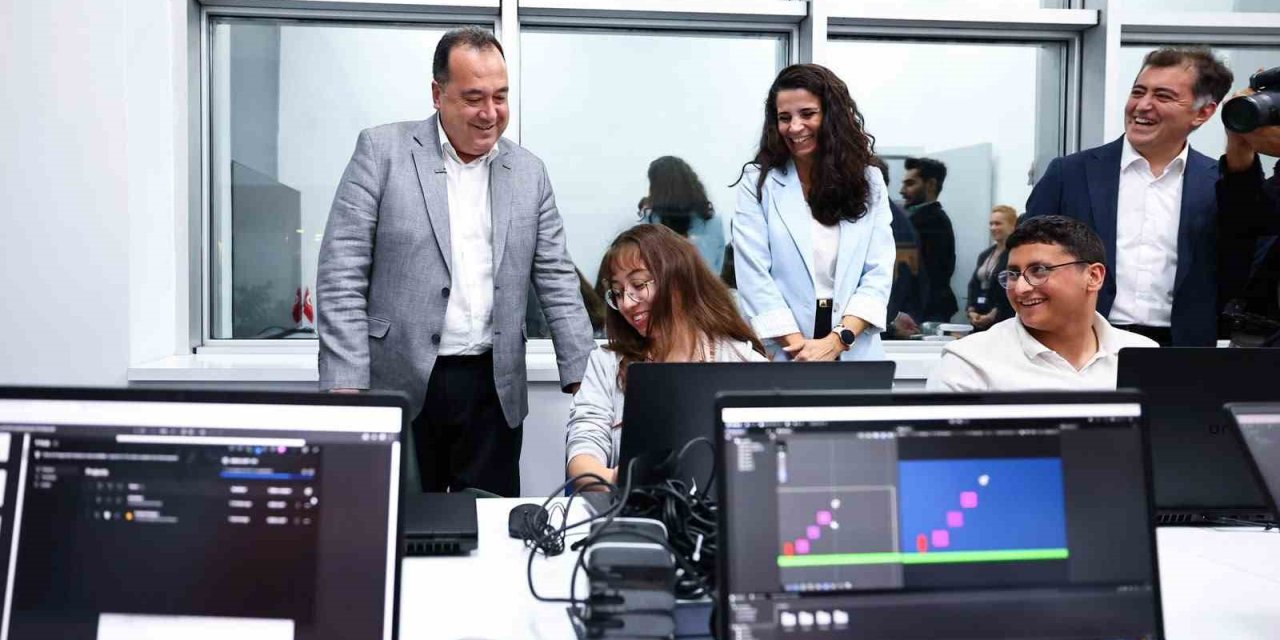 Manisa’da geleceğin yazılımcıları ilk ürünlerini ortaya çıkardı
