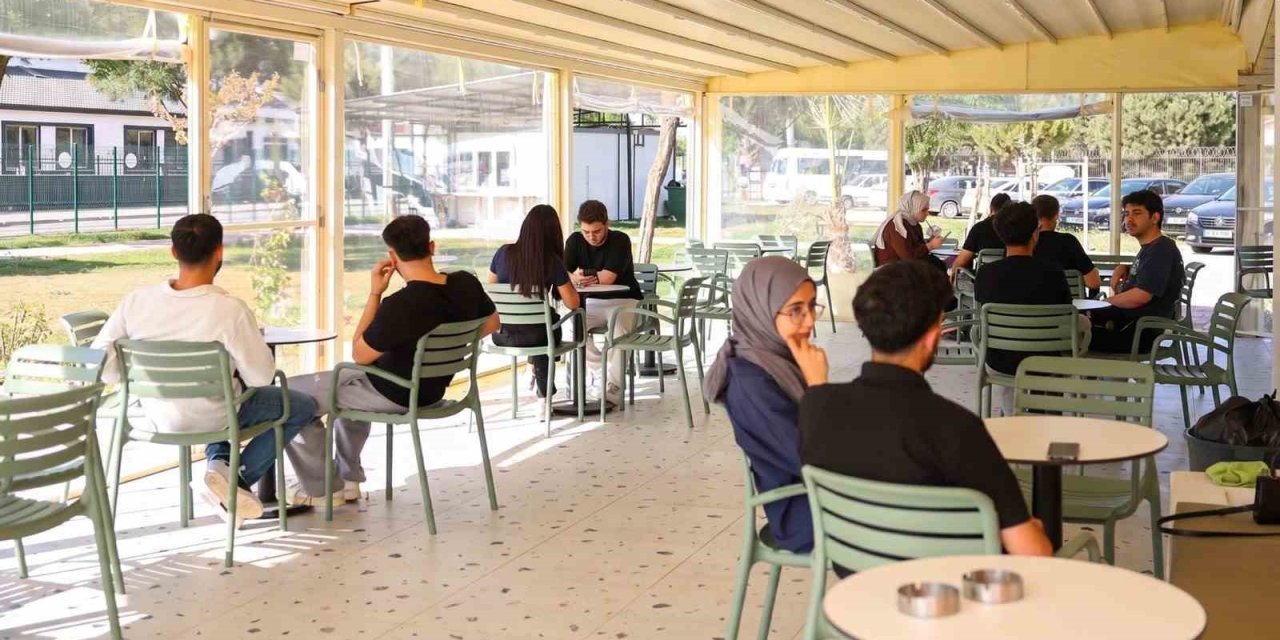 Üniversiteli gençlerden Yurt Kafe’ye yoğun ilgi