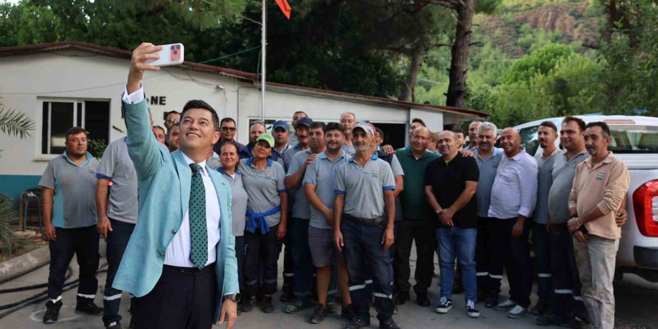 Başkan Ünlü Temizlik İşleri Müdürlüğü personeli ile bir araya geldi