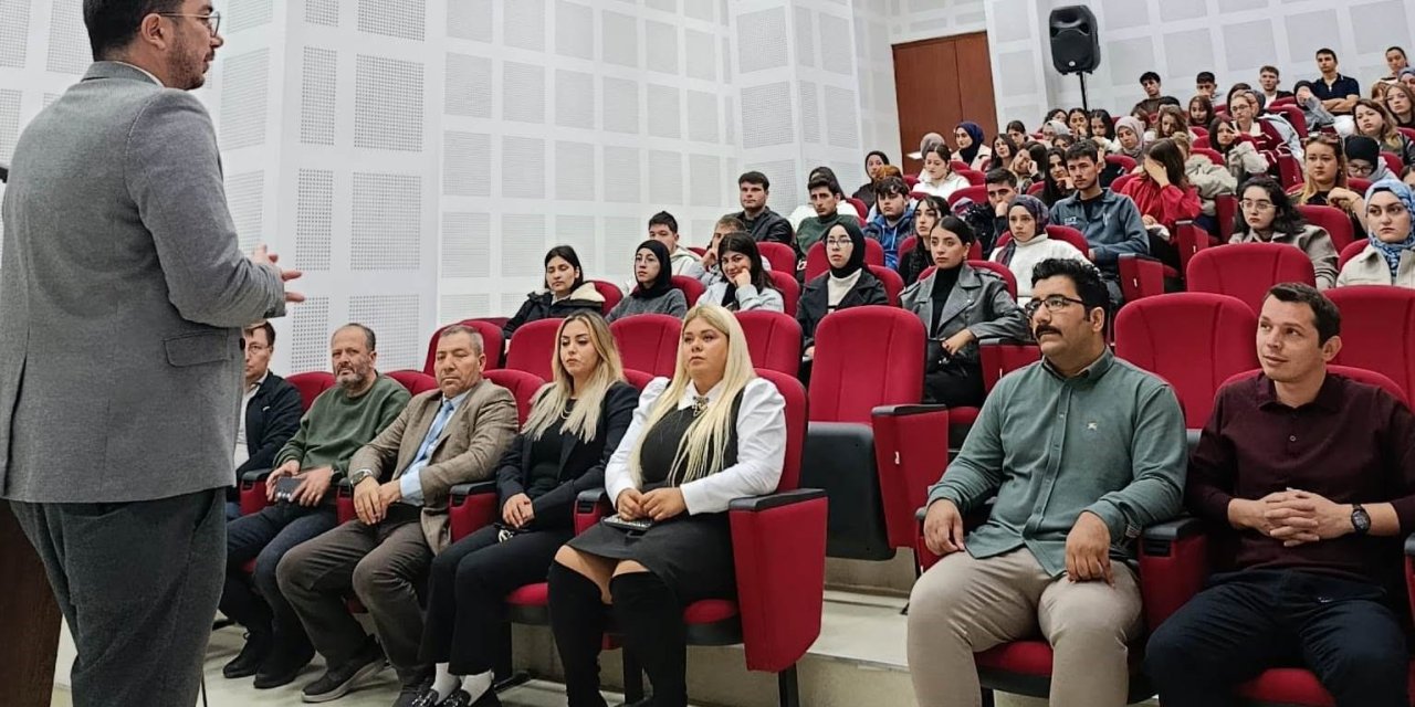 Emet MYO’da yeni öğrencilere üniversite hayatına uyum eğitimi