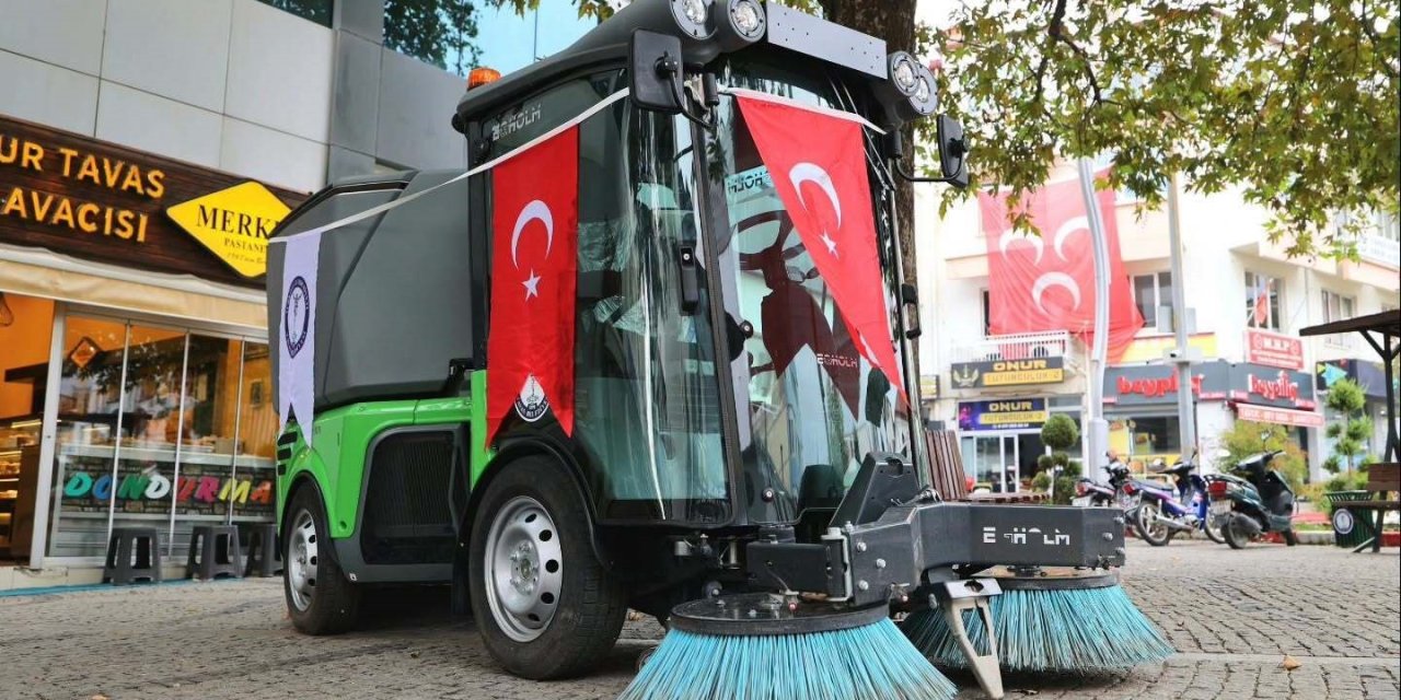 Tavas Belediyesinin araç filosu yeni temizlik aracıyla güçlendi
