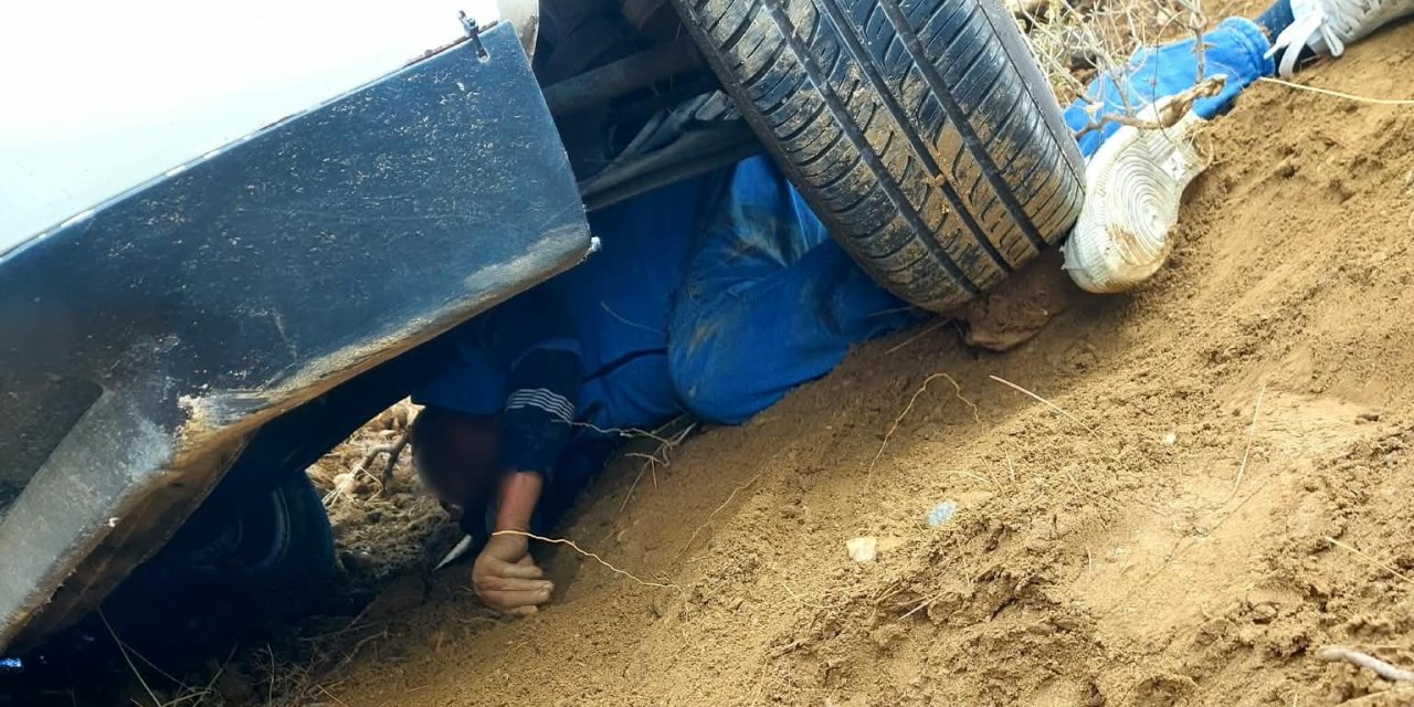 Su doldururken kendi aracının altında ezildi