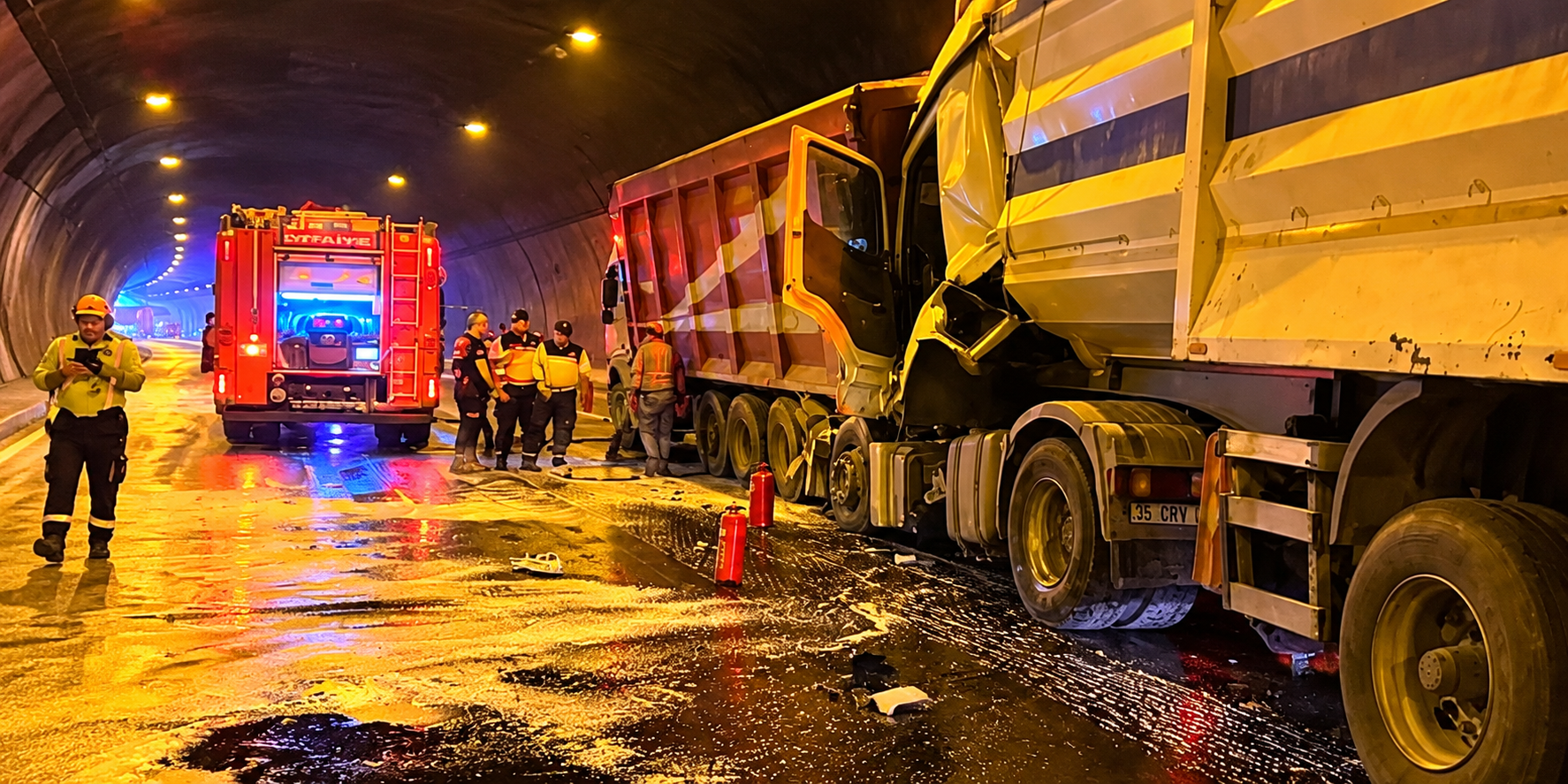 Selatin Tüneli’nde iki tır çarpıştı: 1 yaralı