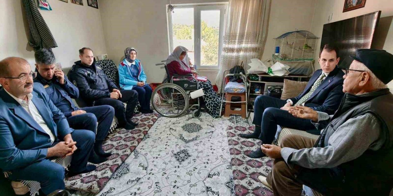 Kaymakam Atam yaşlı vatandaşları evlerinde ziyaret etti