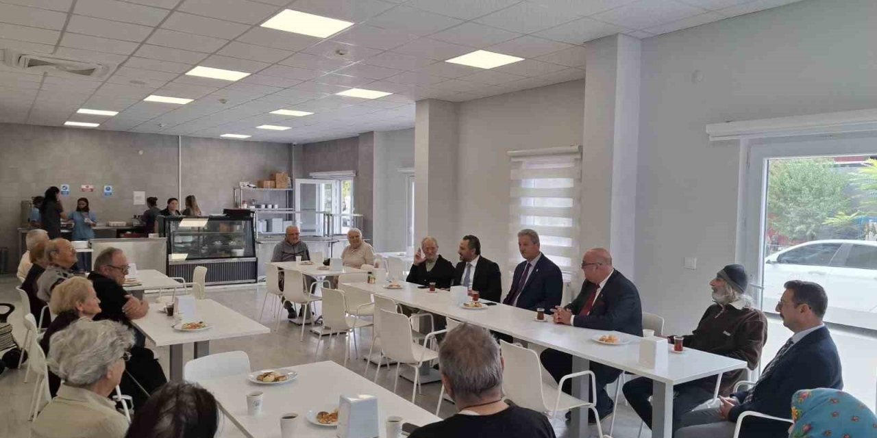 Büyükşehir’in 100 Yaş Evi’nde Dünya Yaşlılar Günü buluşması