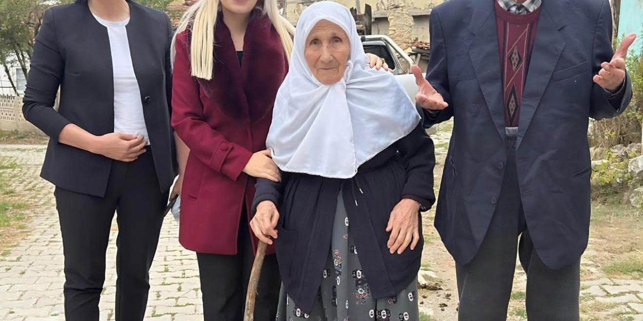 Altıntaş Kaymakamı Yıldırım’dan yaşlı çifte anlamlı ziyaret
