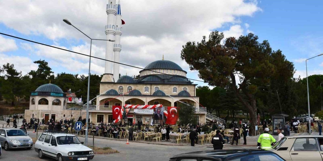 Gördes’te 100 milyon liralık cami ve Kur’an kursu hizmete açıldı