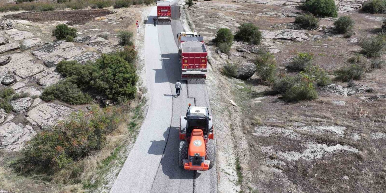 Kula’da 35 kilometrelik yol yenileniyor