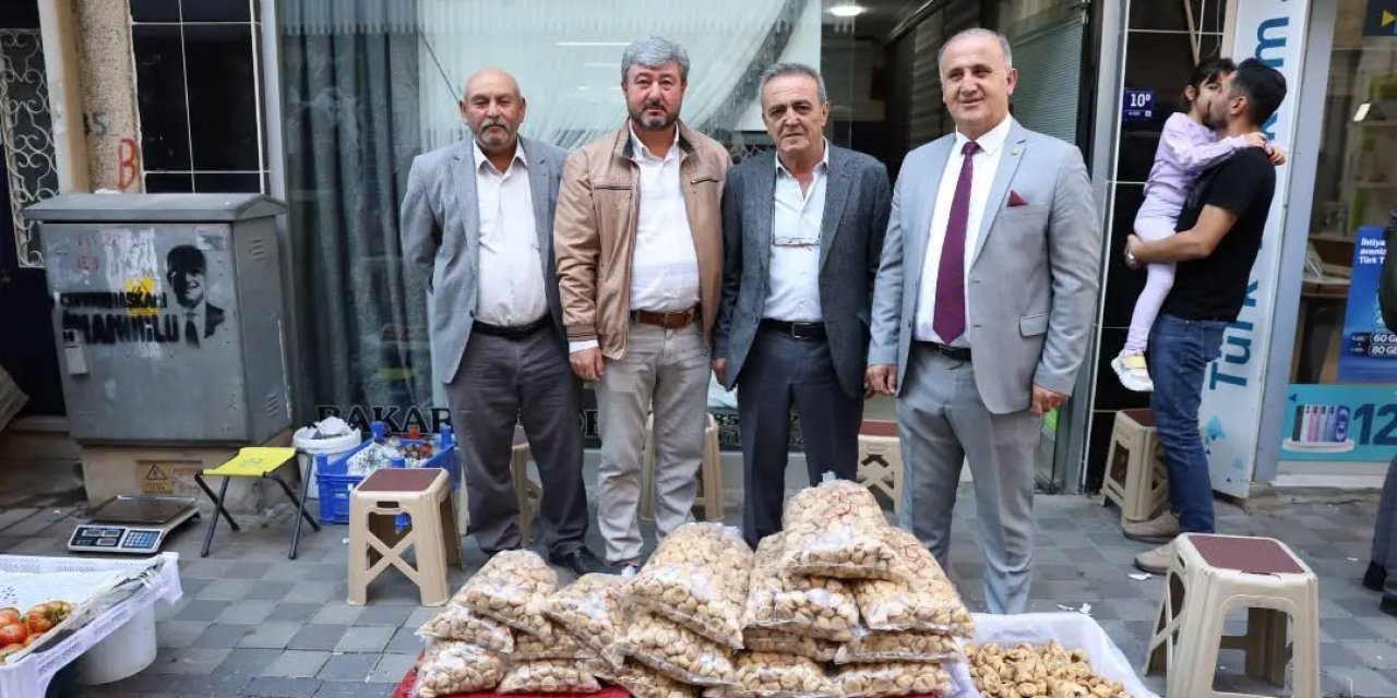 Başkan Kaya, İncirliova Köylü Pazarı’nda esnaf ve vatandaşlarla buluştu