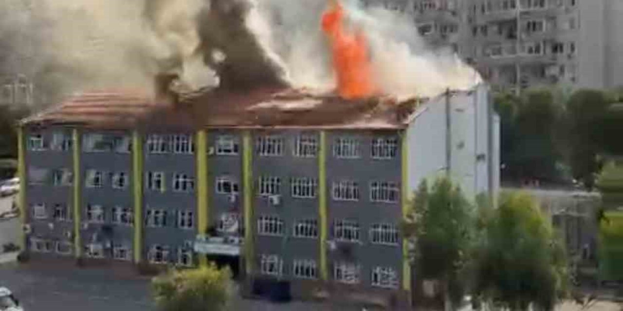 İzmir’de okul çatısında korkutan yangın