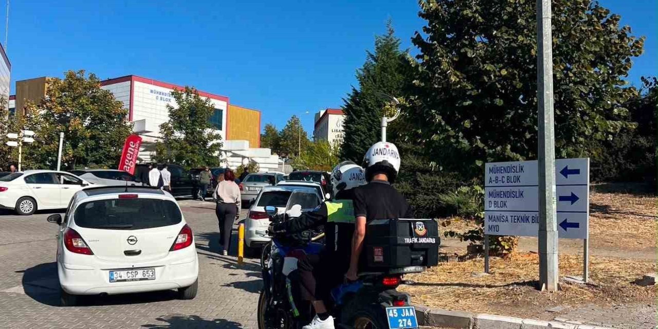 Kimliğini unutan adayın imdadına jandarma yetişti