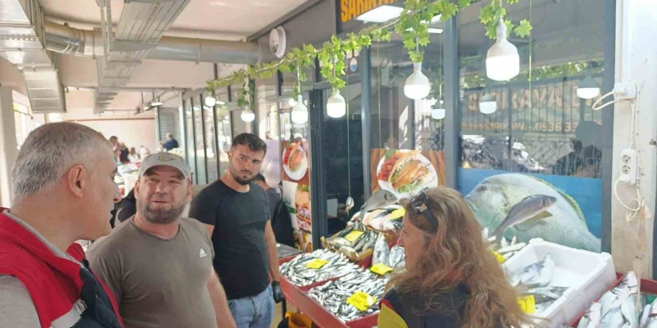 Buharkent’te pazar tezgahları denetlendi