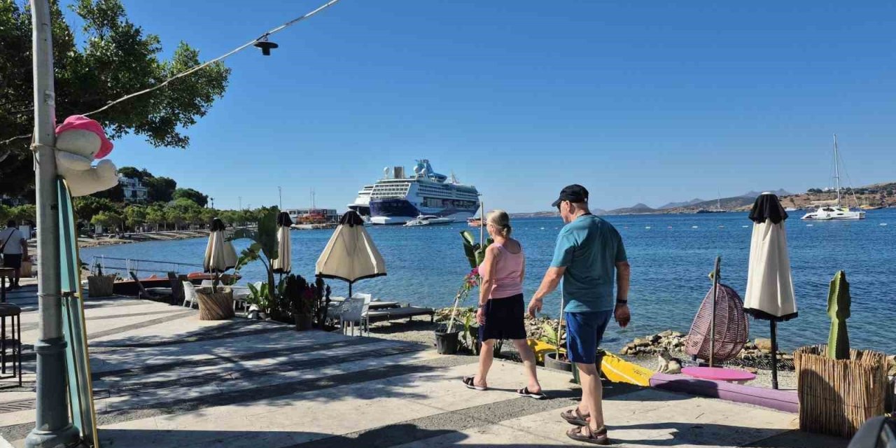 Bodrum’da iki gemiyle 2 bin 888 yolcu geldi