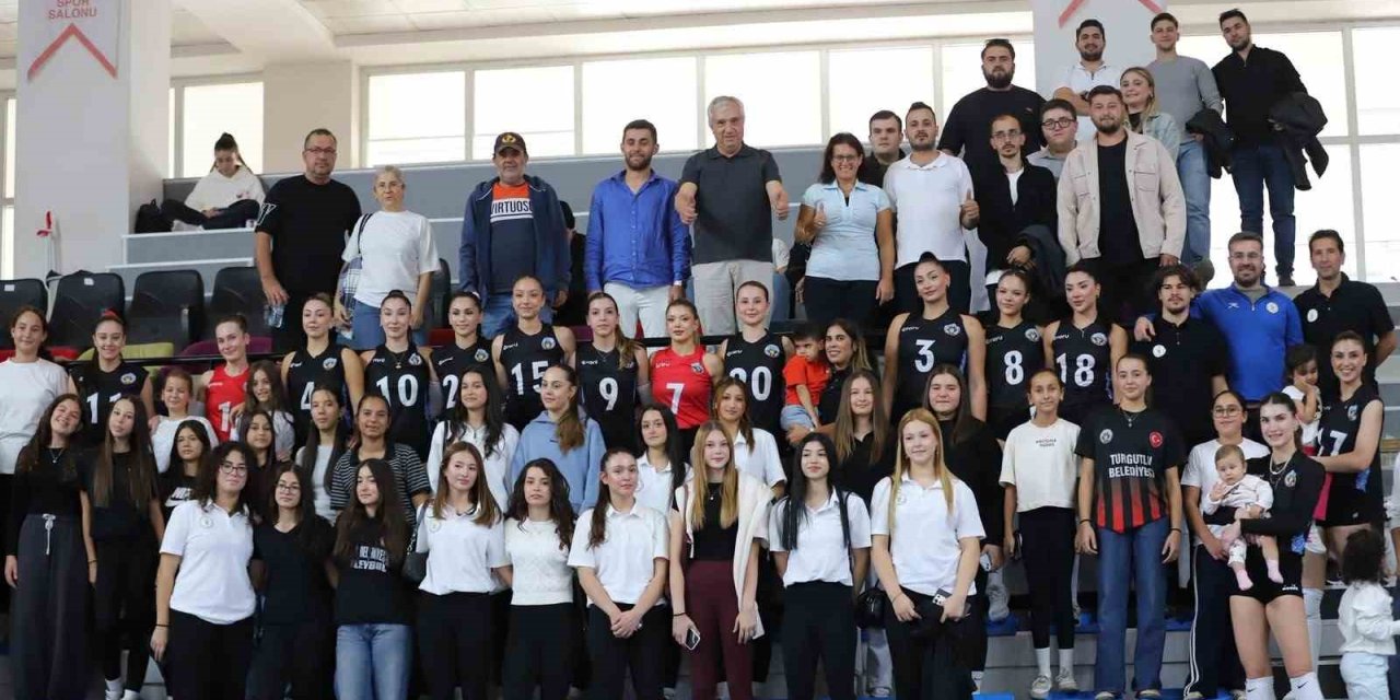 Turgutlu’nun Sultanları sezona 3-0’la başladı