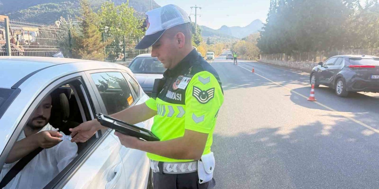 Jandarma Trafik timleri Muğla’da Eylül ayında 97 bin 187 araç denetlendi