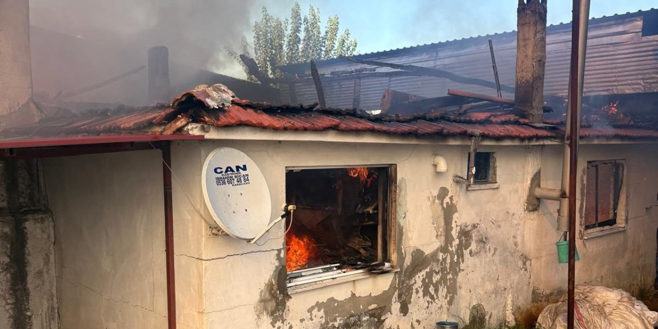 Karacasu’daki ev yangını söndürüldü
