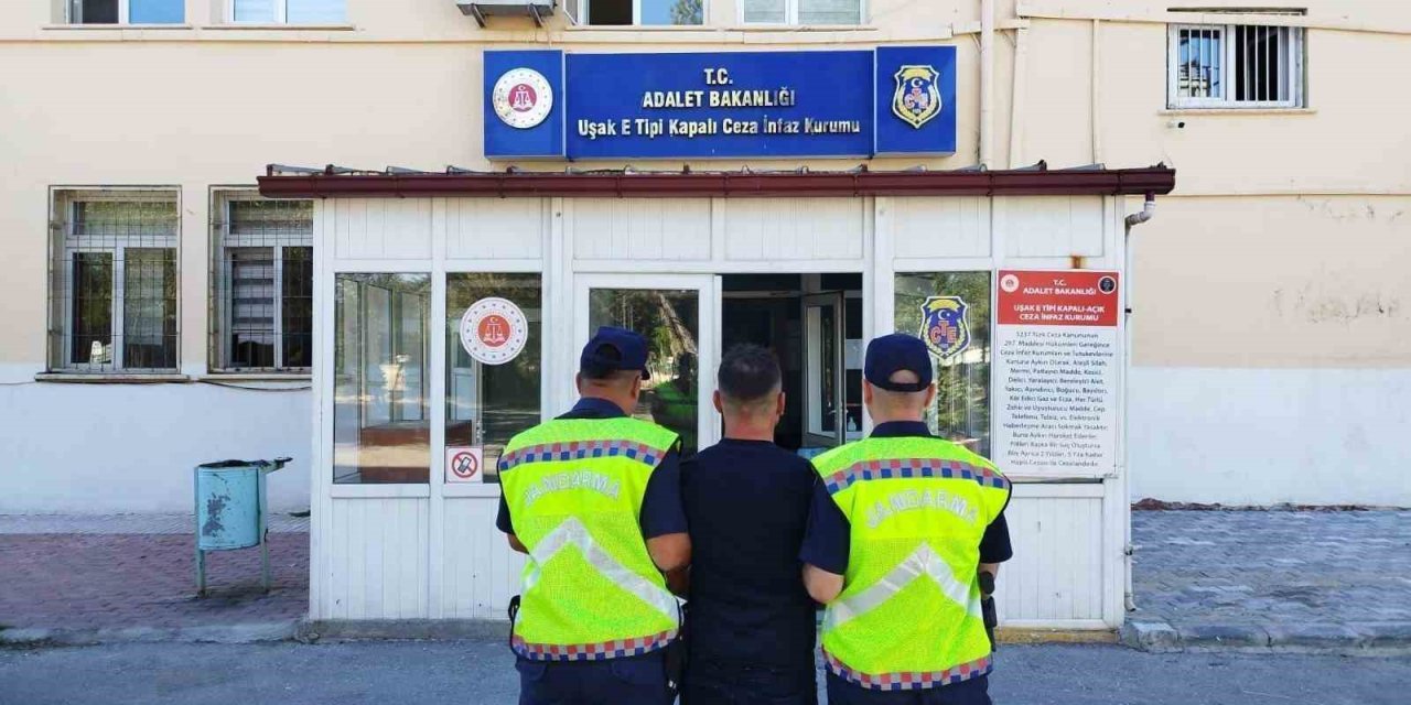 Uşak’ta jandarma ekiplerince kesinleşmiş hapis cezası bulunan 25 aranan şahıs yakalandı