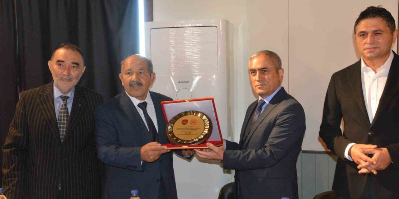 İzmir’de din görevlisinden örnek davranış: 1 yıllık emekli maaşını bağışladı