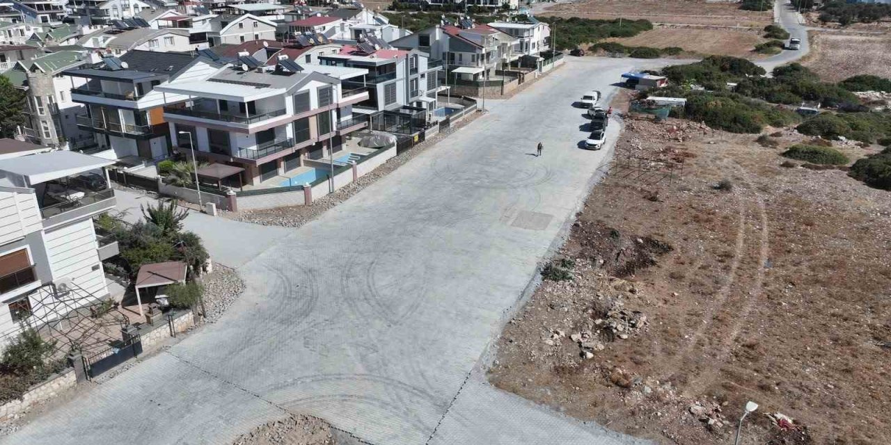 Didim’de parke taşı döşeme çalışmaları devam ediyor