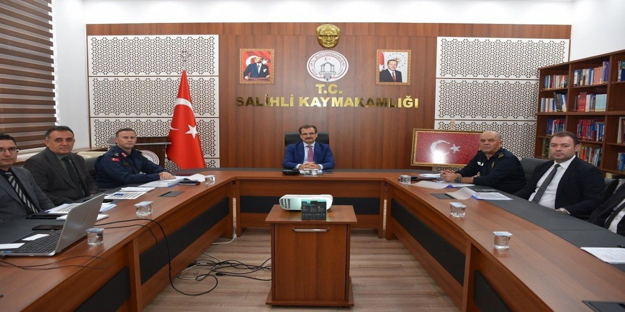 Salihli’de metruk yapılara yönelik çalışmalar masaya yatırıldı