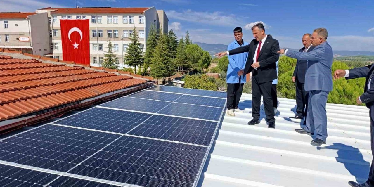 Gördes’in güneşi okula enerji vermeye başladı