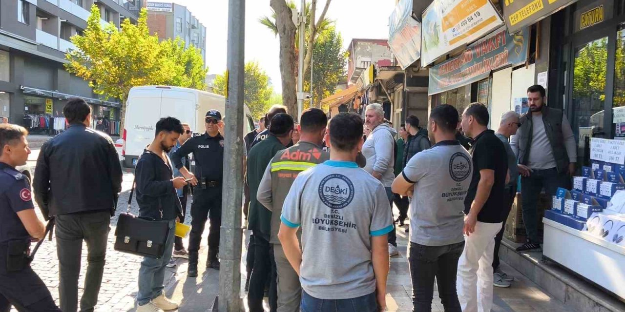 Denizli’de hukuki sürecin devam ettiği iş hanında yıkım hazırlıkları esnafı ayağa kaldırdı