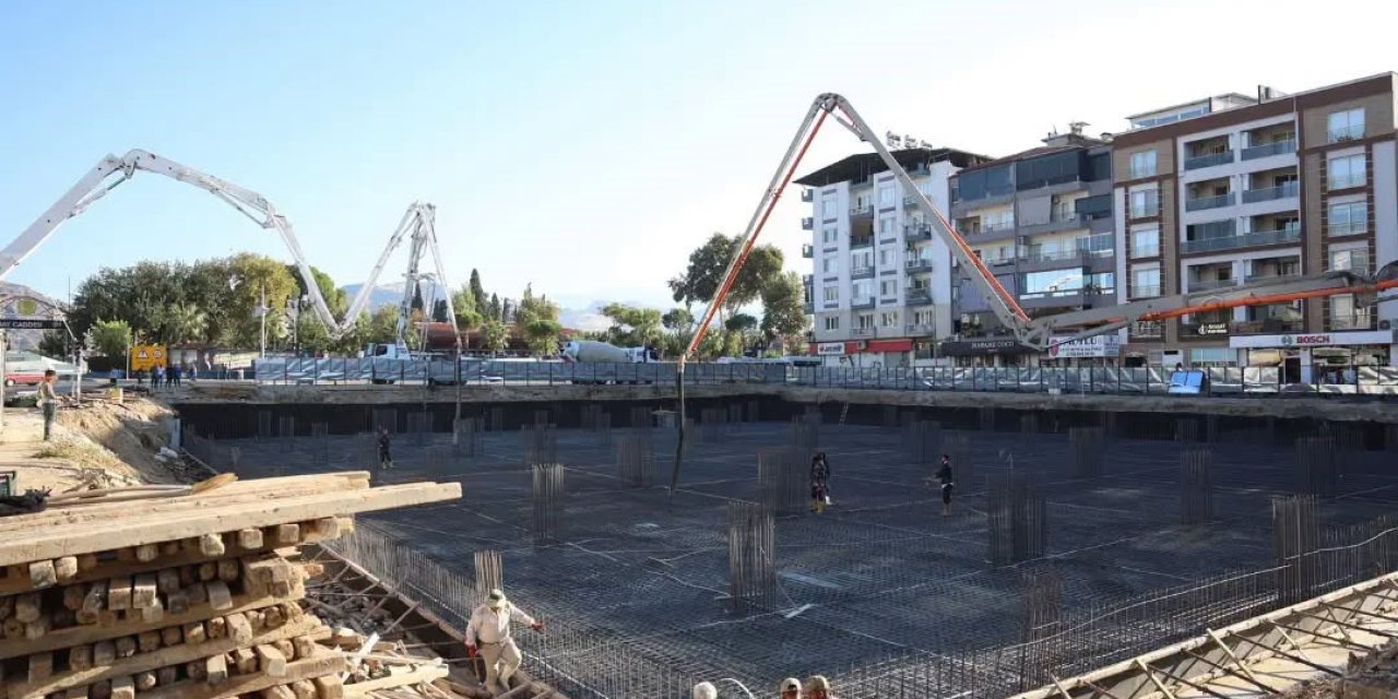 İncirliova’da Cumhuriyet Meydanı ve yeraltı otoparkı projesinde çalışmalar sürüyor