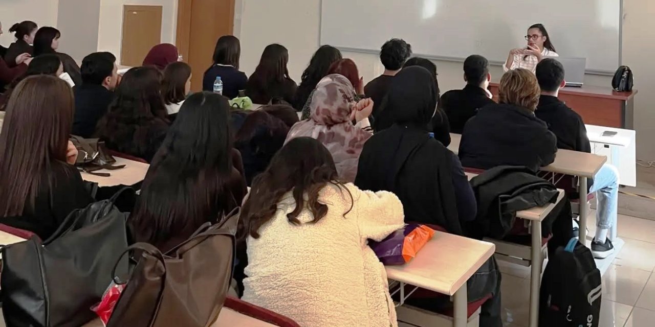 DPÜ’de genç kadınlara "Saygılı Yaşam ve Güvenli İlişkiler" eğitimi