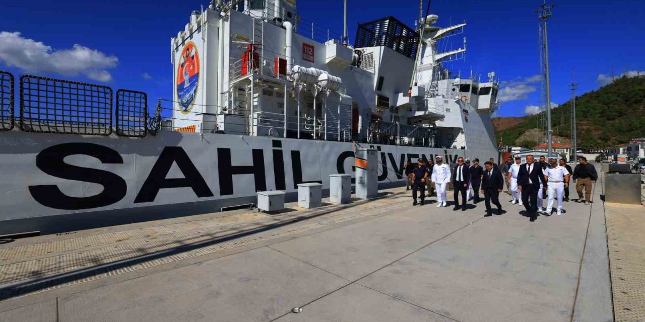 Muğla Valisi Akbıyık, TCSG Umut Gemisini ziyaret etti
