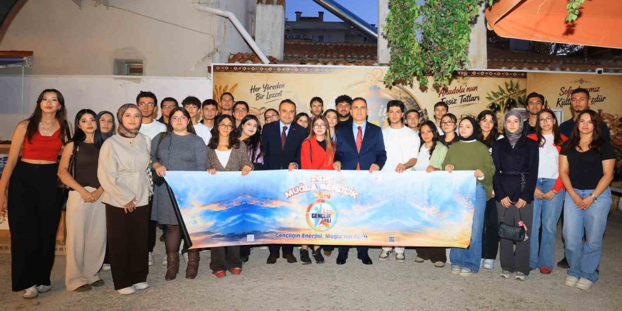 Vali Akbıyık, ‘Gelin Tanış Olalım’ projesine katılan gençlerle buluştu