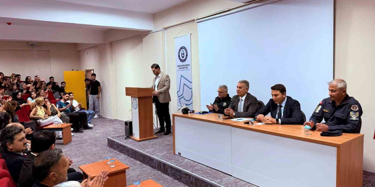 Buharkent’te üniversite öğrencileri yerel yönetimleri konuştu