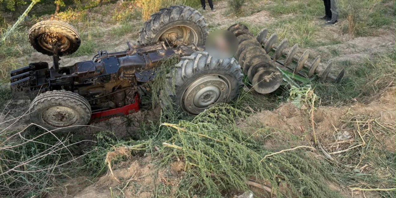 Devrilen traktörünün altında kalan çiftçi hayatını kaybetti