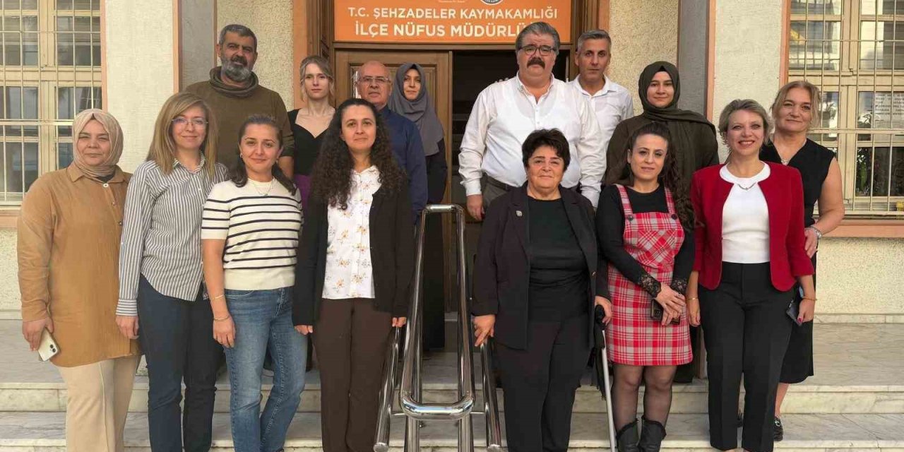 45 yıllık meslek hayatına Manisa’da veda etti