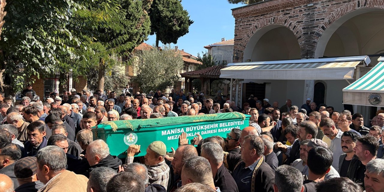 Evindeki yangını izlerken fenalaşan adam toprağa verildi